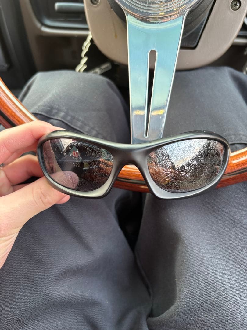 Oakley ブラック 偏光レンズ サングラス