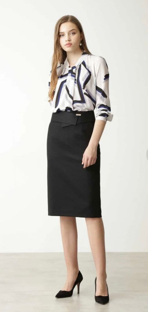 ピンキー＆ダイアン　ストライプジオメトリック変形スタンドブラウス ブルー 38