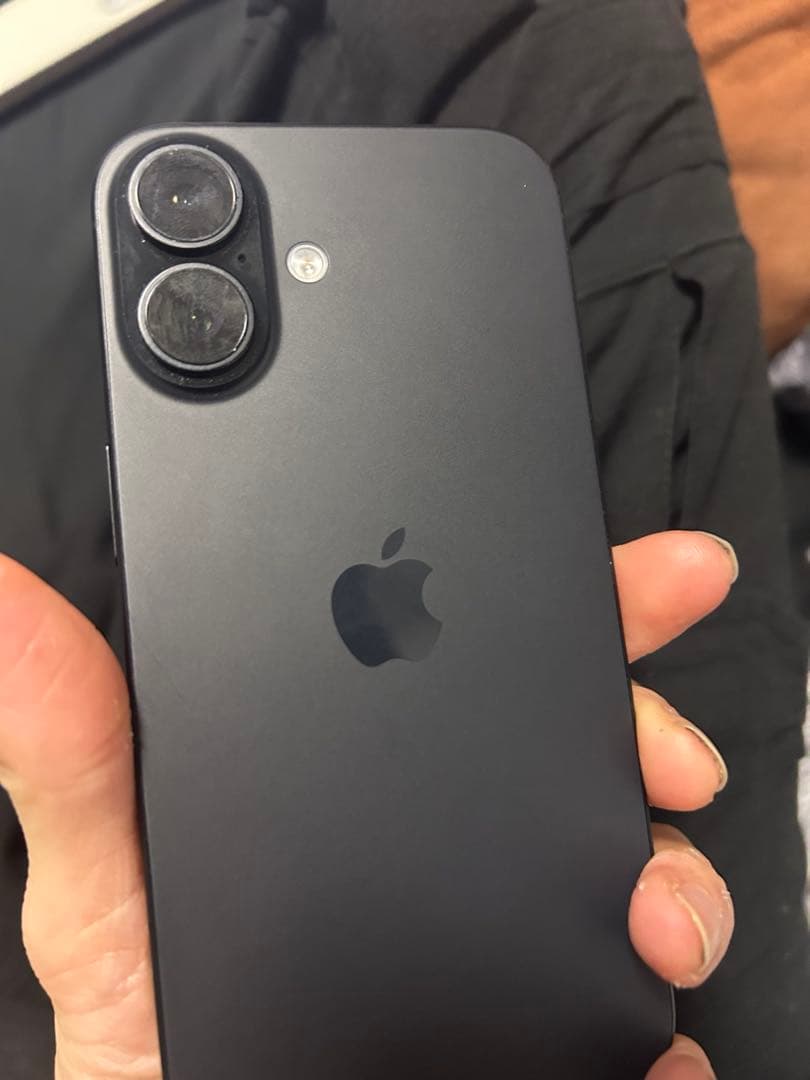 Apple iPhone 16ブラック本体