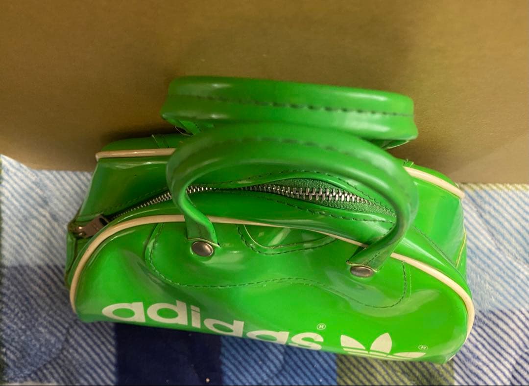 土日限定 80s old adidas enamel hand bag y2k
