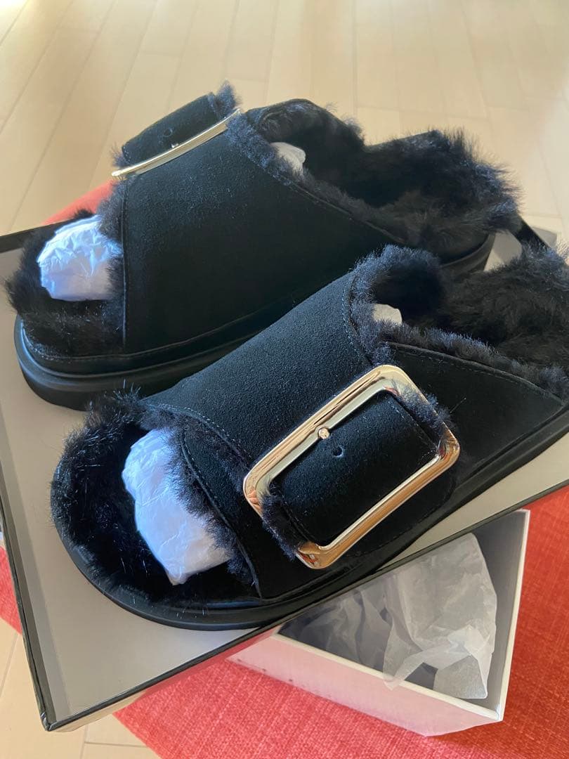 【&】MOHI ファーサンダル