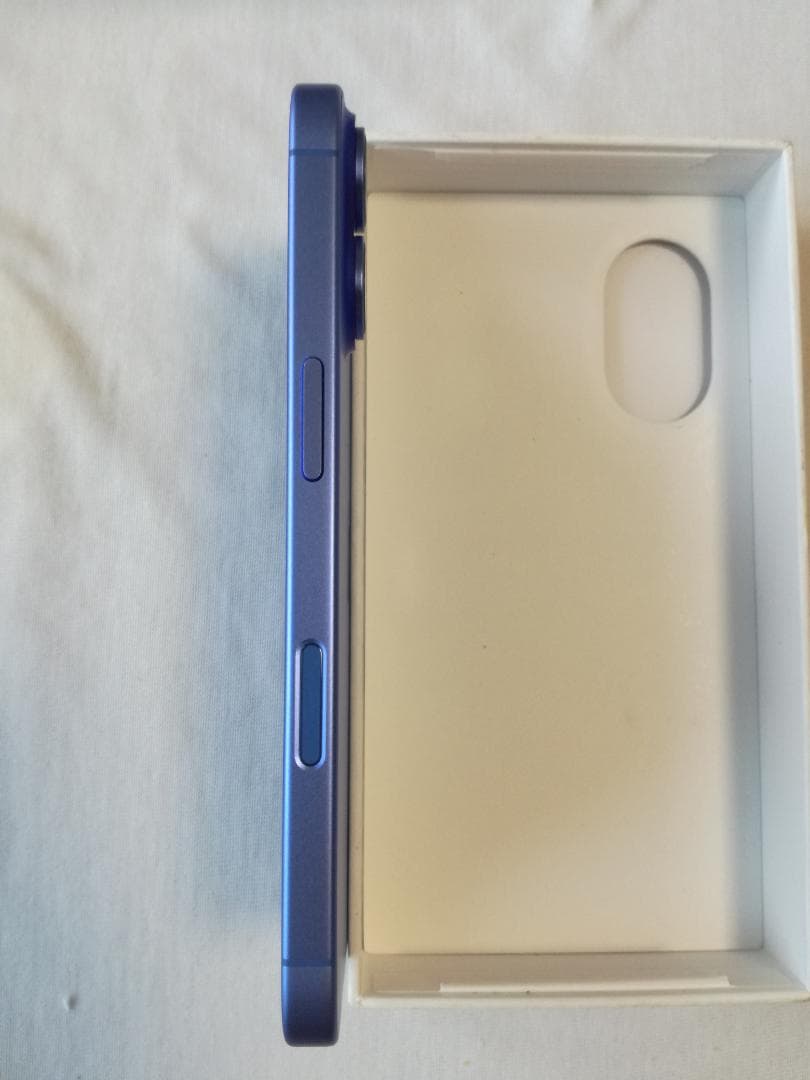 【極美品】iPhone16 128GB ウルトラマリン バッテリー100%