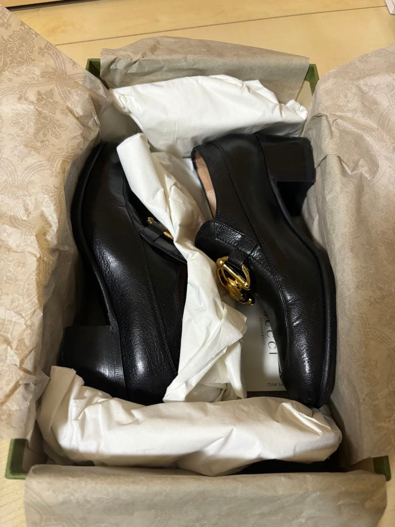 GUCCIローファー 黒×ゴールド レザー　35