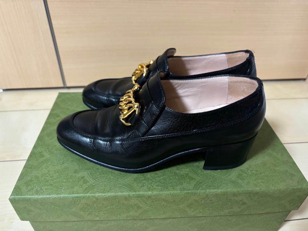 GUCCIローファー 黒×ゴールド レザー　35