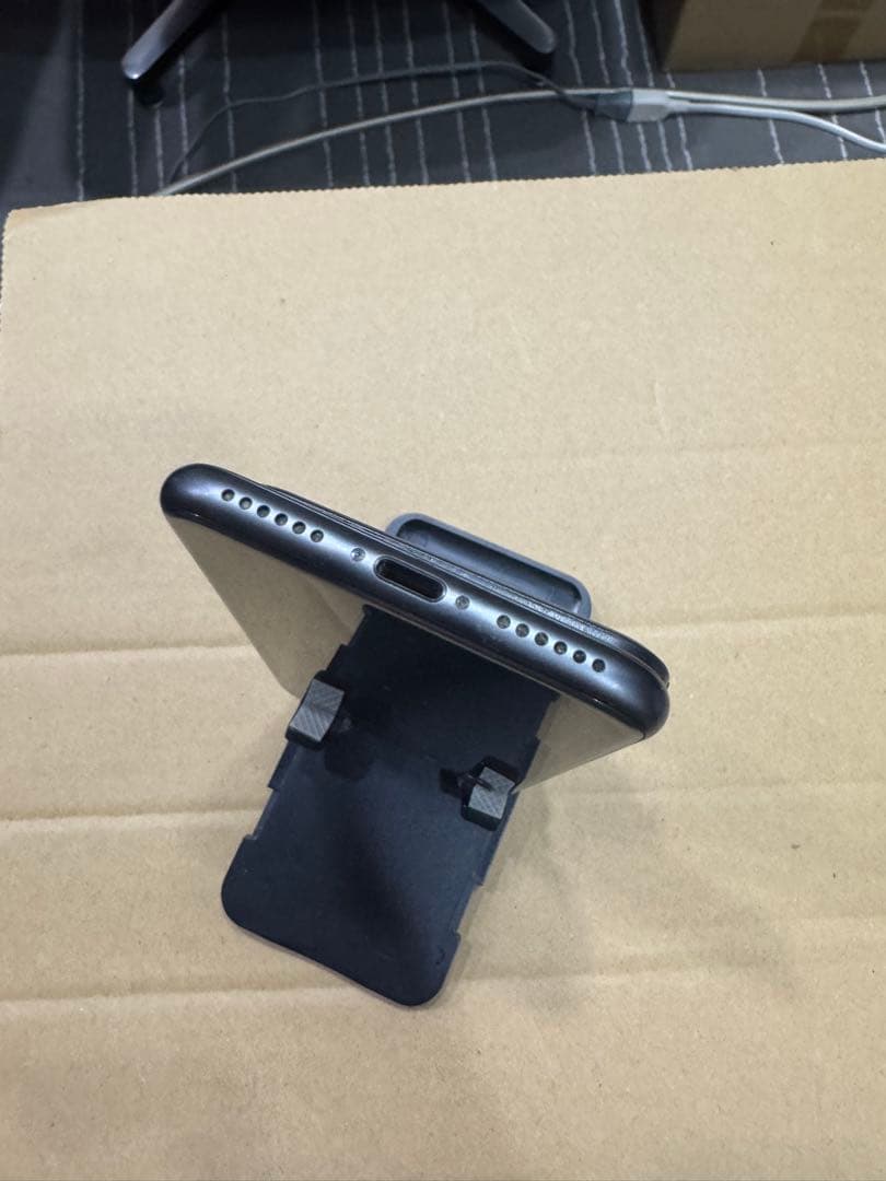 Apple iPhone 8スペースグレー 本体64GB SIMフリー 111