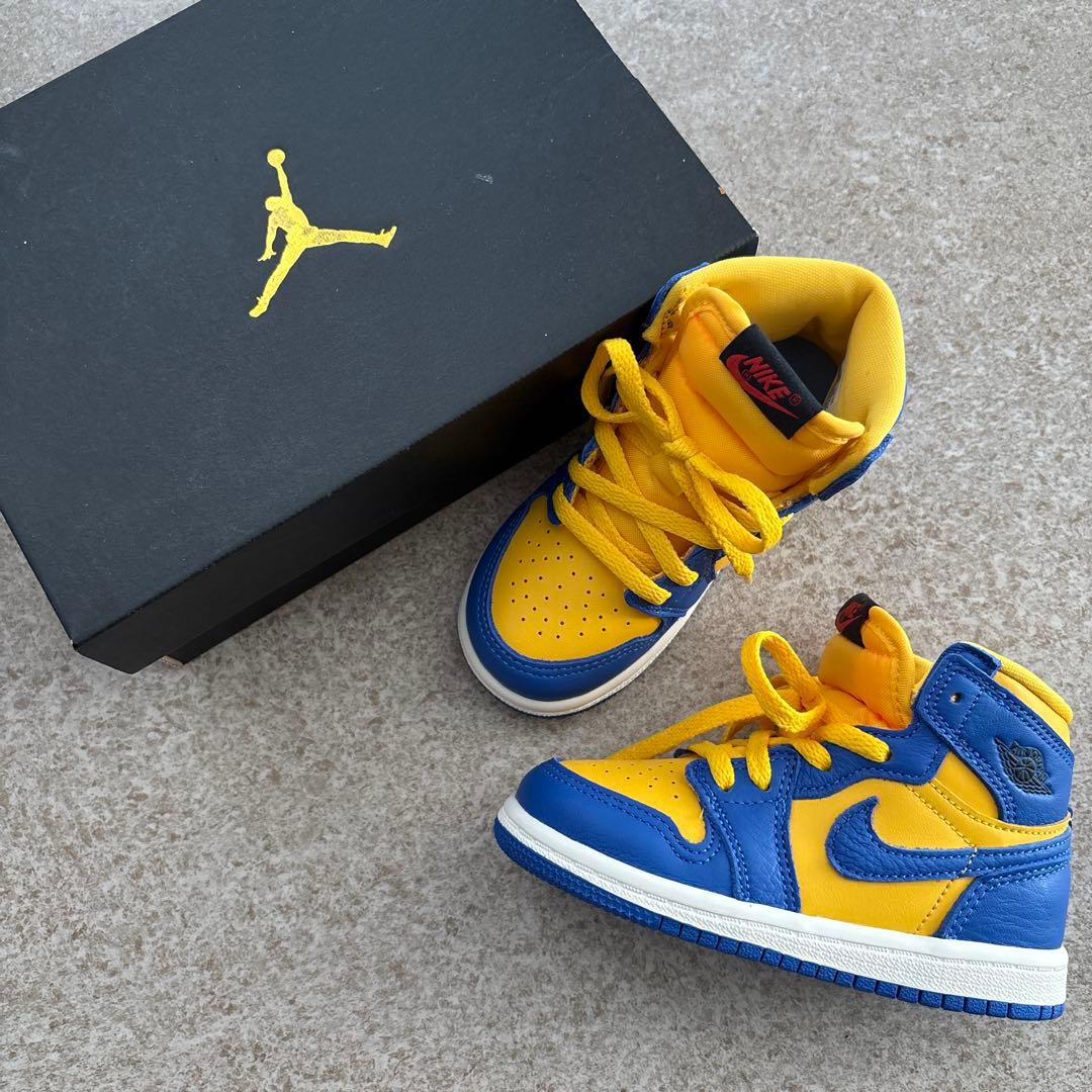 Nike Air Jordan 1 RETRO HIGH OGキッズスニーカー