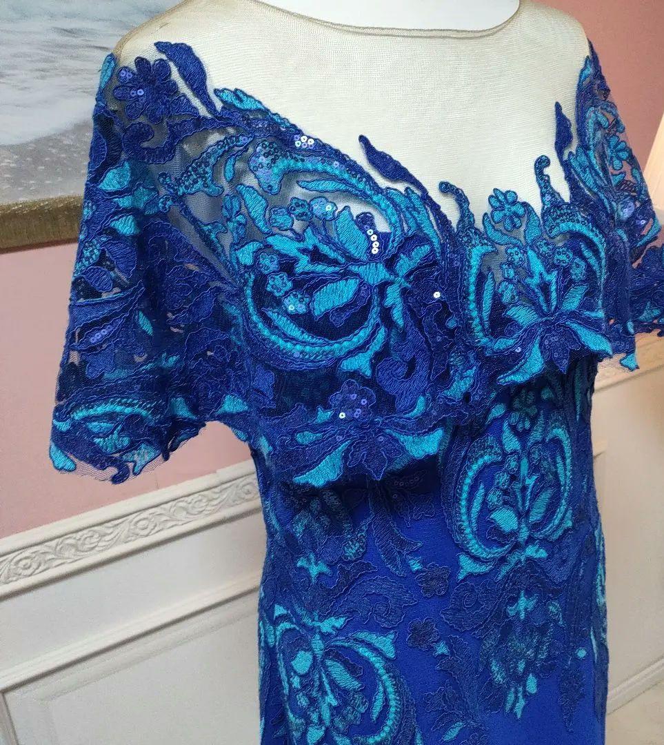 タダシショージ　青いオフショルダードレス