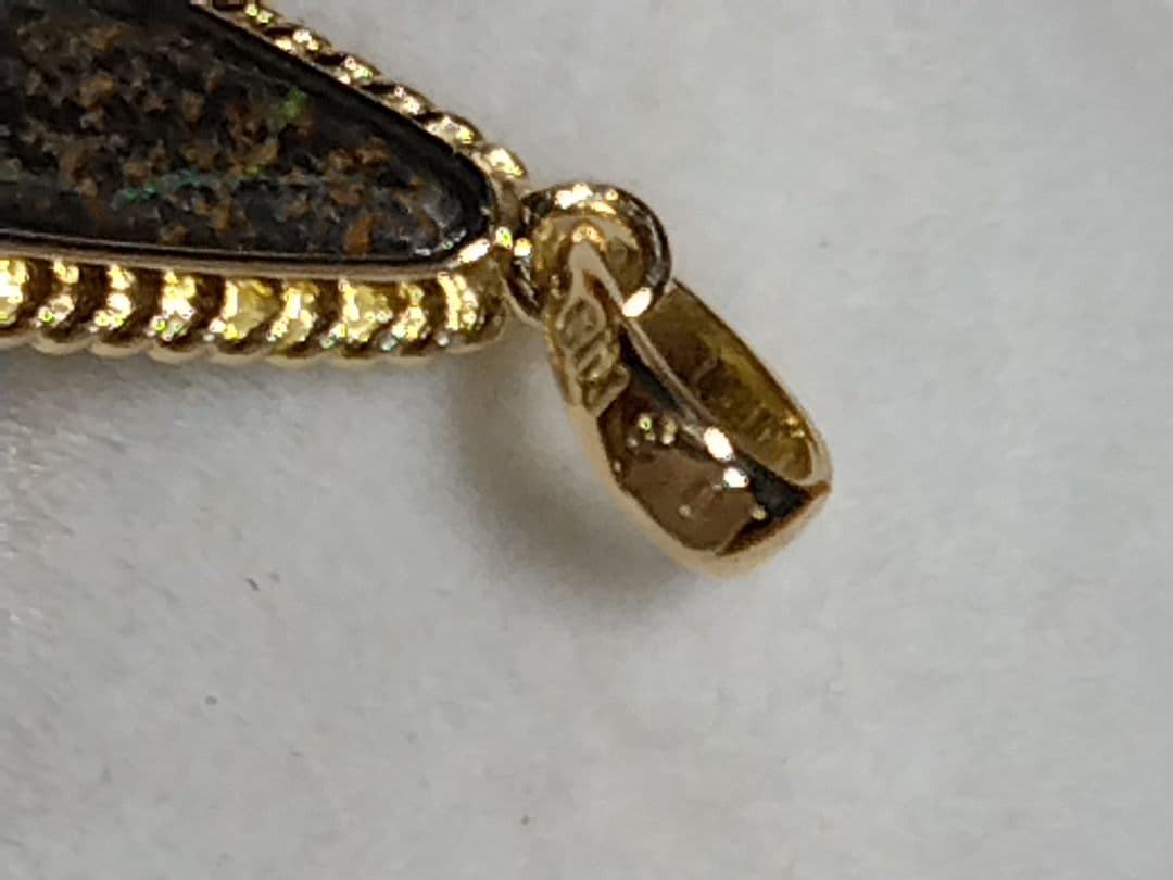 特別サービス品◆k18ボルダーオパール、ダイヤモンドつきペンダントトップ