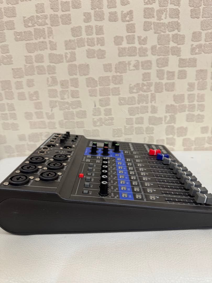 ZOOM LiveTrak L-8 デジタルミキサー　ライブトラック