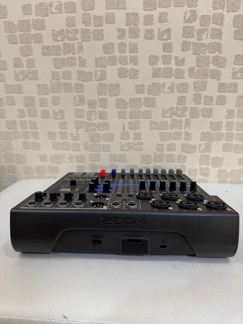 ZOOM LiveTrak L-8 デジタルミキサー　ライブトラック