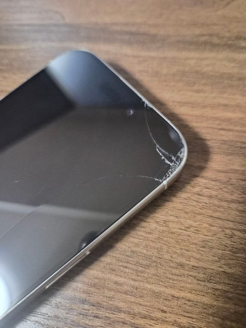 Apple iPhone 15 Pro ホワイトチタニウム 本体