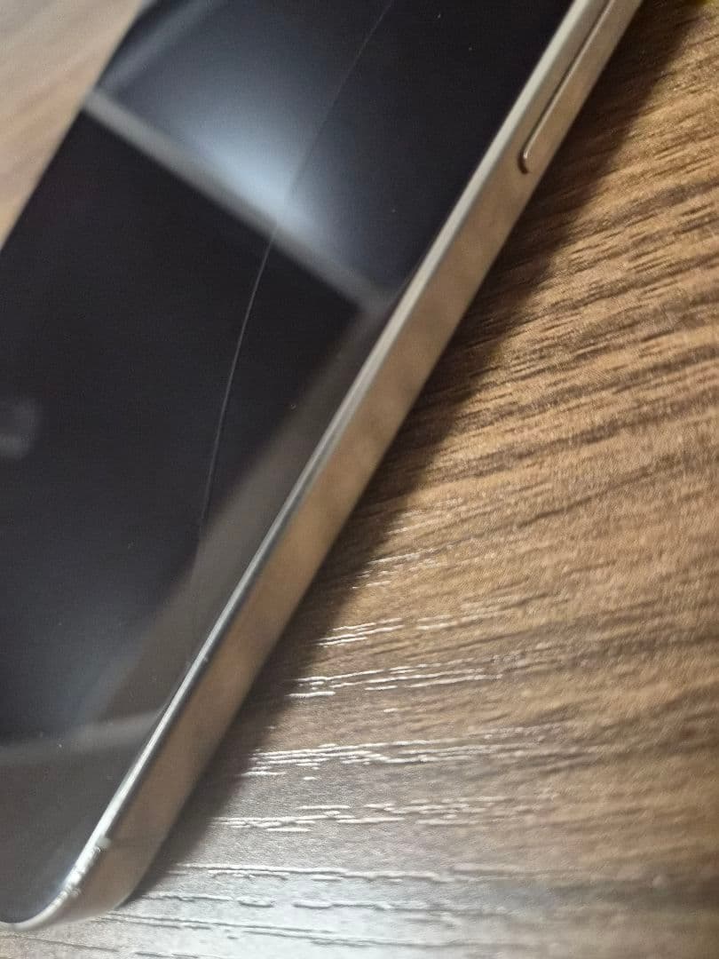 Apple iPhone 15 Pro ホワイトチタニウム 本体