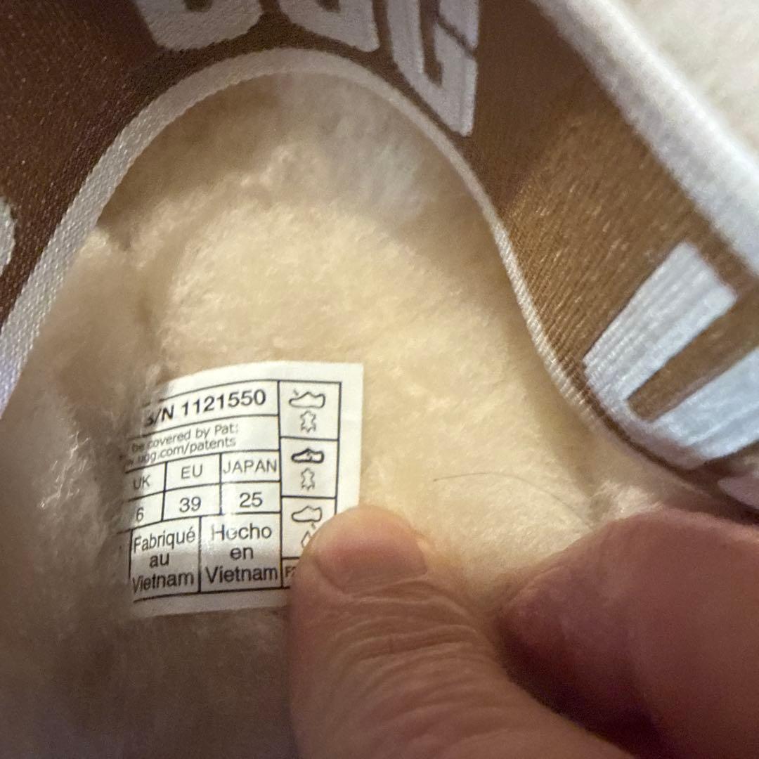 UGGサンダル　25センチ未使用箱付