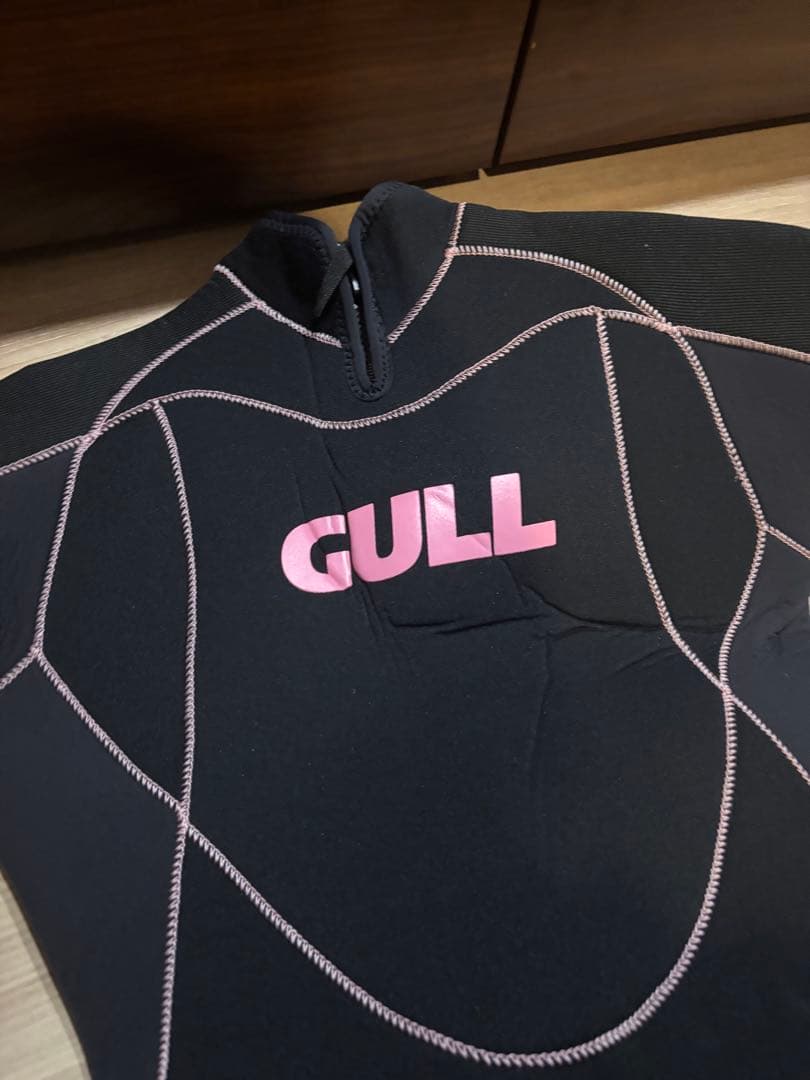GULL フルスーツ ブラック ピンクロゴ