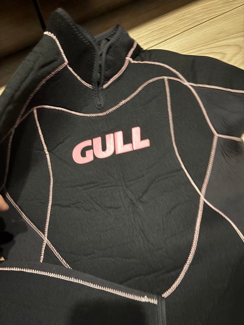 GULL フルスーツ ブラック ピンクロゴ