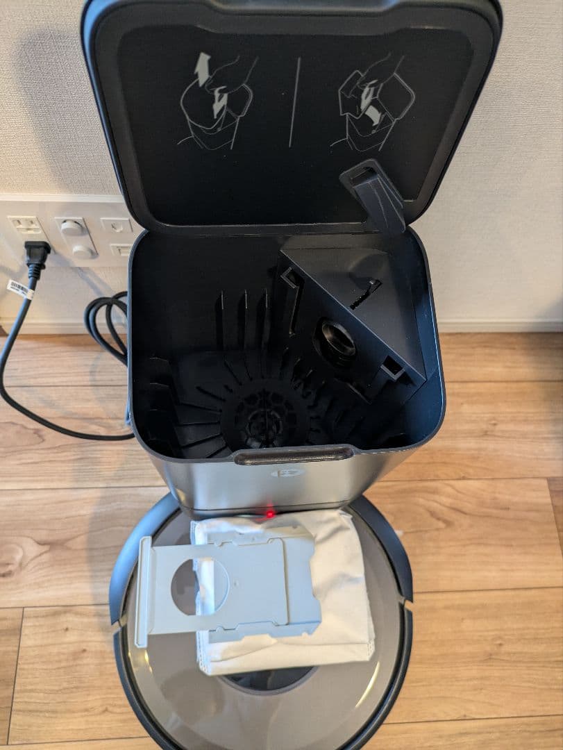 ルンバi7+ アイロボット (iRobot) ロボット掃除機　チャコール