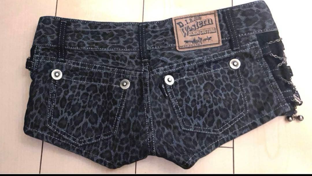 d.i.a ギャル　オラオラ　キャバ嬢レオパードプリント デニムショートパンツ