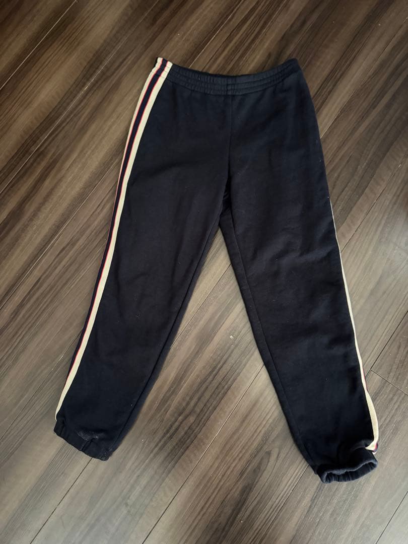 GUCCI グッチ　 サイドストライプロゴスウェットパンツ　値下げ