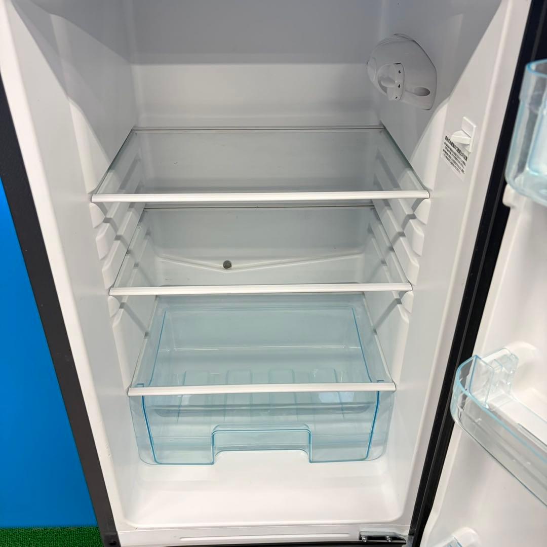 709 スリムデザイン　冷蔵庫　小型　200L弱　美品　一人暮らし洗濯機も有格安