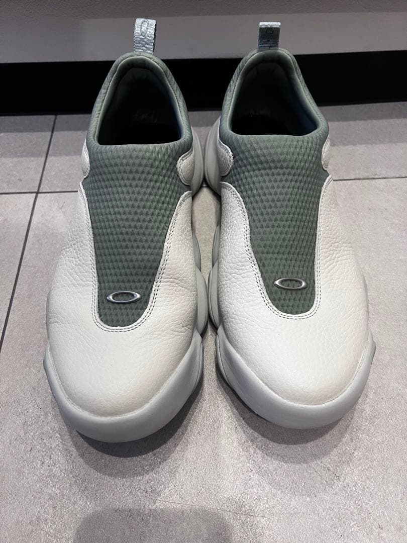 Oakley スリッポン スニーカー　ホワイト/グレー