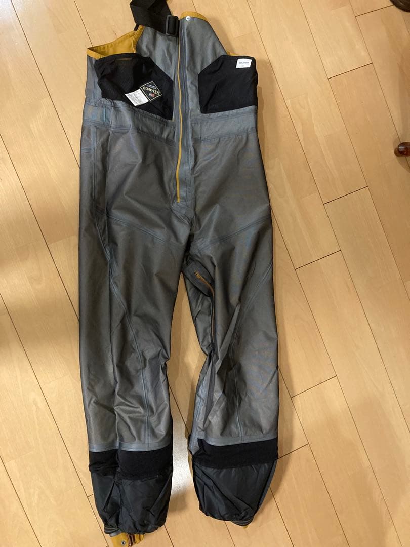 美品 GOLDWIN ゴールドウィン ゴアテックス スキーウェア上下 ARRIS