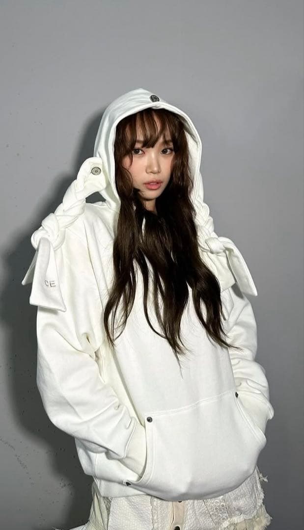 venicew Living hoodie/チェオン着用