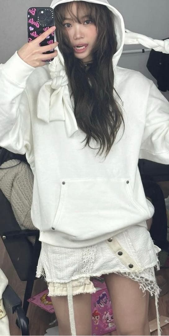 venicew Living hoodie/チェオン着用