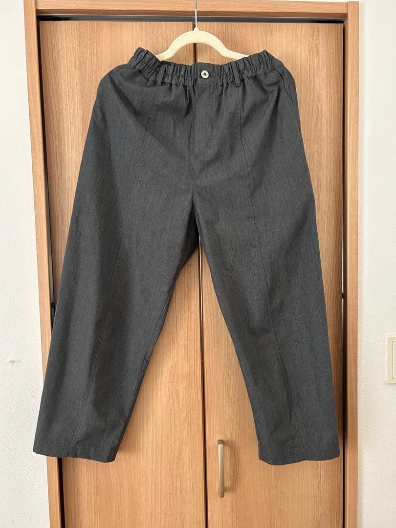 OUR チャコールグレー コクーンパンツ コットン混紡