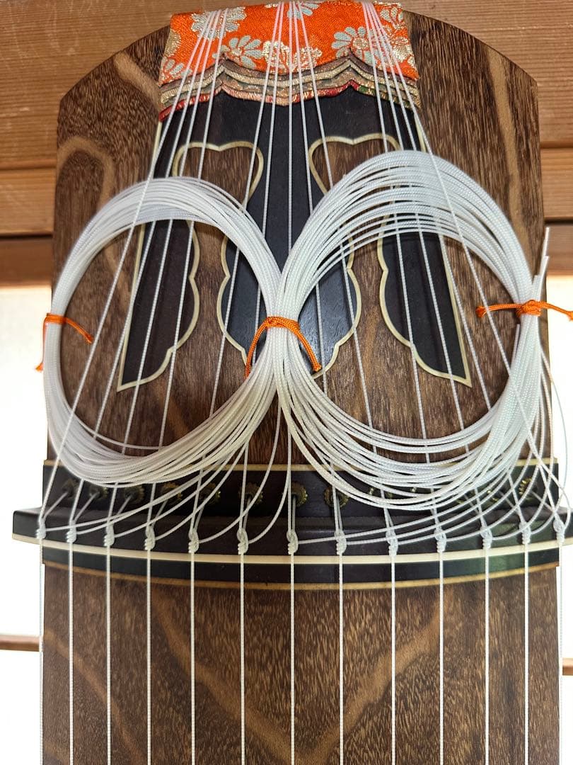 伝統的な木製琴 13弦 ダークブラウン