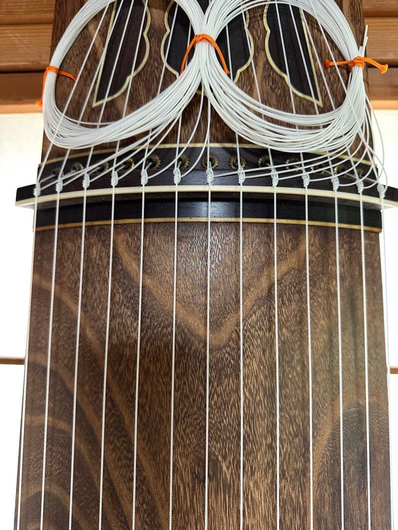 伝統的な木製琴 13弦 ダークブラウン