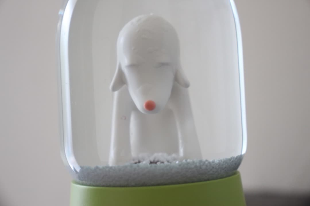 青森県立美術館　奈良美智　あおもり犬　スノードーム