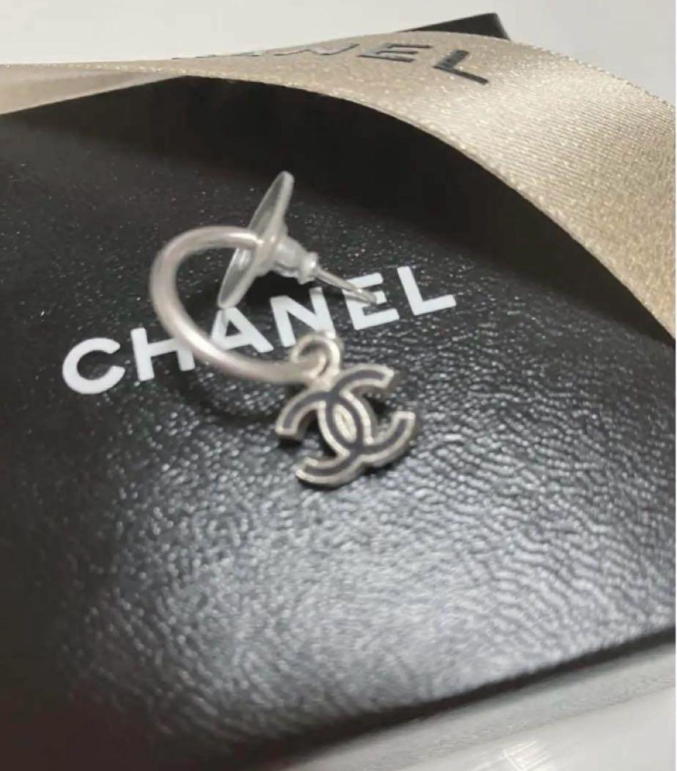 正規品 極美品CHANEL シャネルココマーク ピアス 片耳 シルバー×ブラック