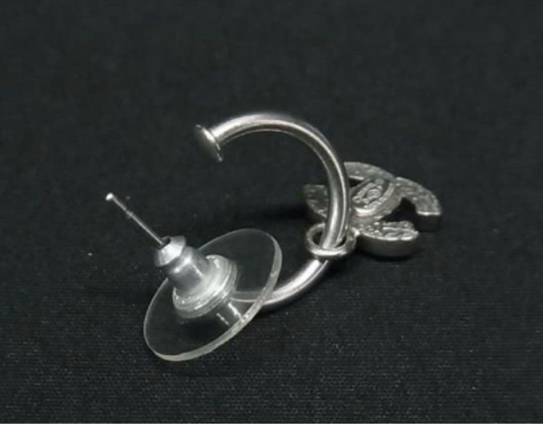 正規品 極美品CHANEL シャネルココマーク ピアス 片耳 シルバー×ブラック