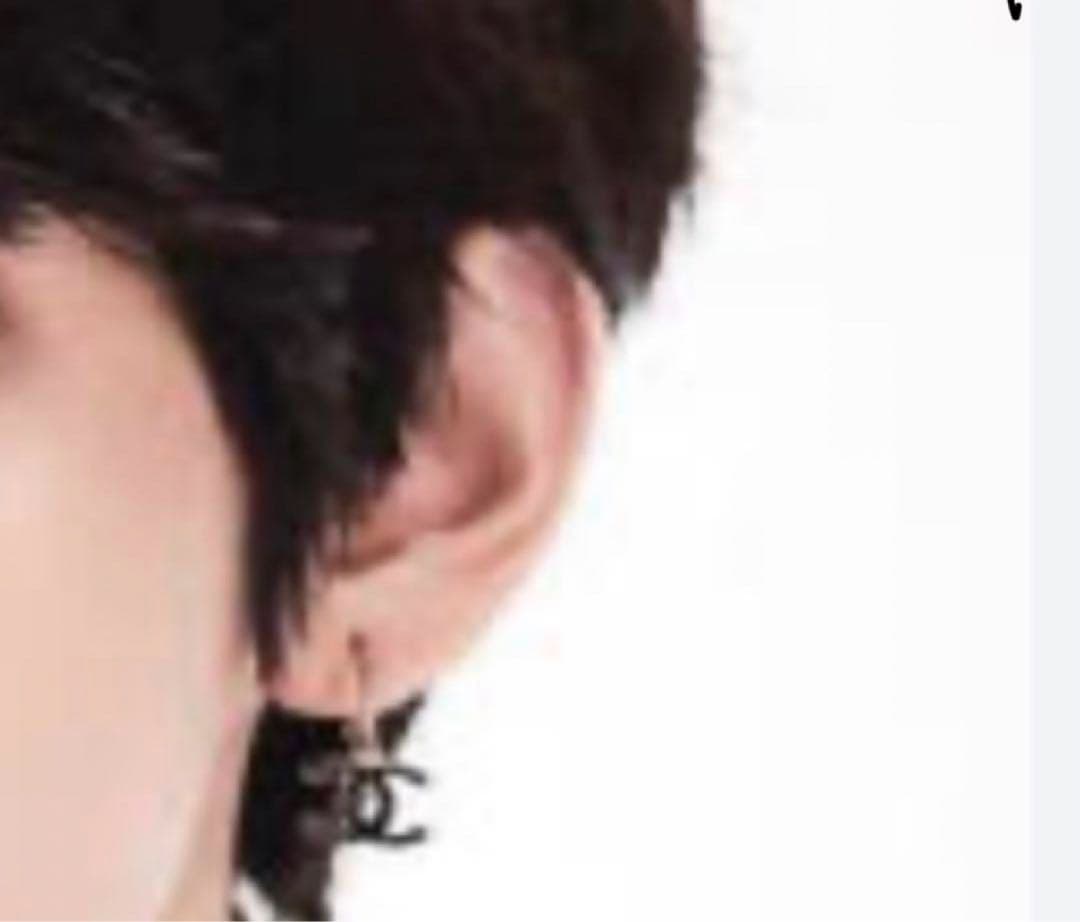 正規品 極美品CHANEL シャネルココマーク ピアス 片耳 シルバー×ブラック