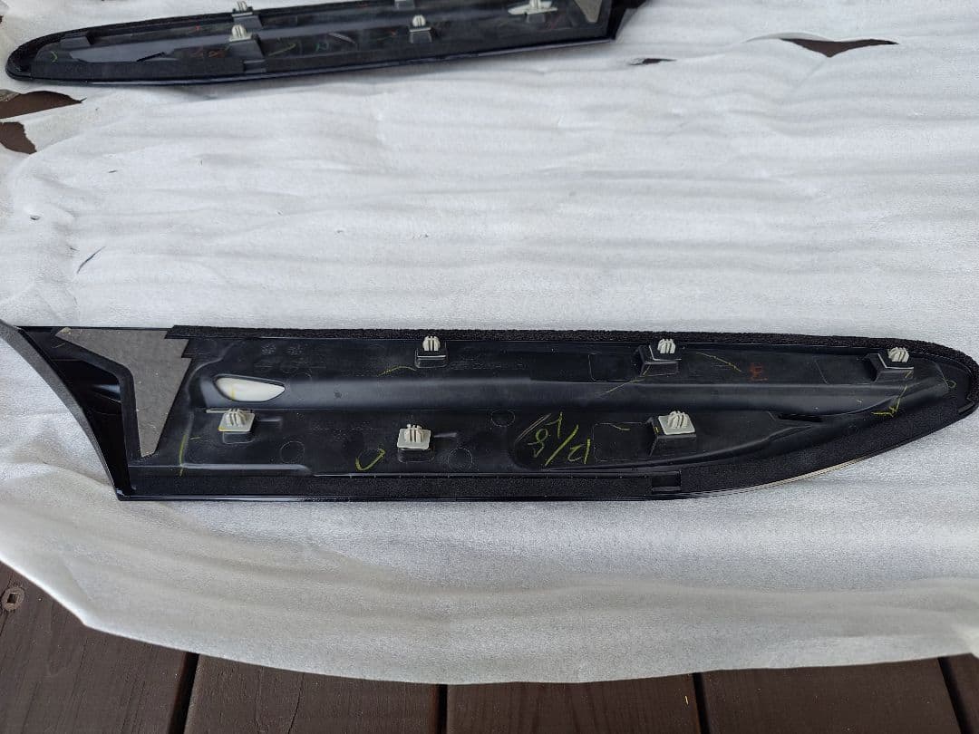 トヨタ86 　純正フェンダーガーニッシュ