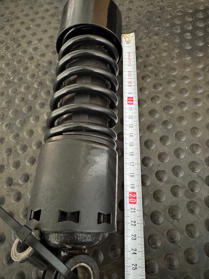 ハーレースポーツスターローダウン用リアサスペンション？2003年式についてました