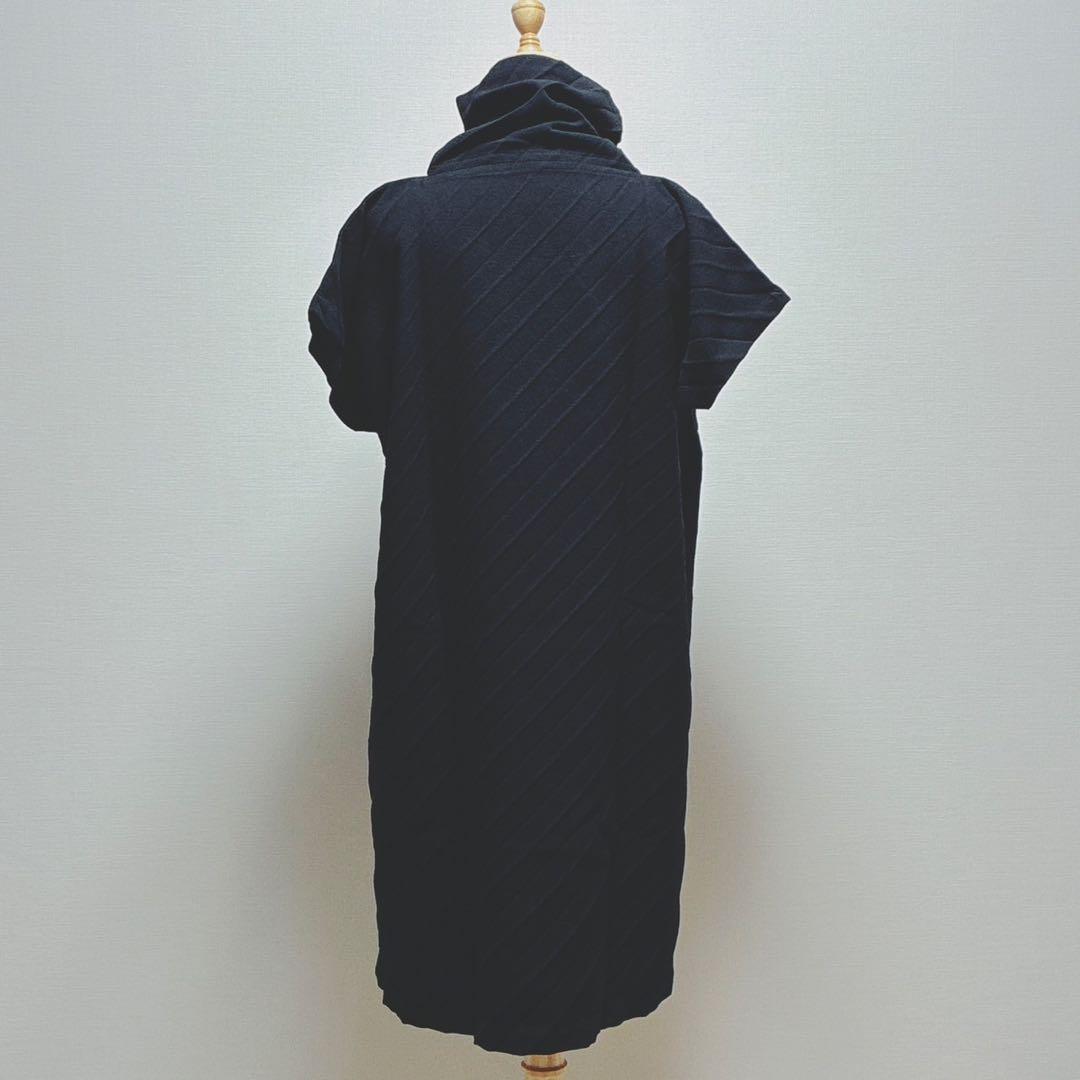 ミーイッセイミヤケ　ボタン付き変形ハイネック　プリーツ　トップス　チュニック　黒