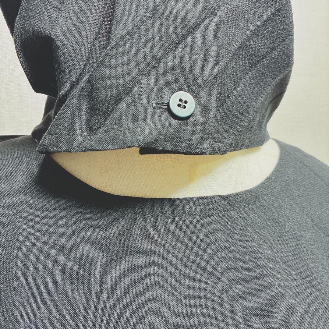 ミーイッセイミヤケ　ボタン付き変形ハイネック　プリーツ　トップス　チュニック　黒