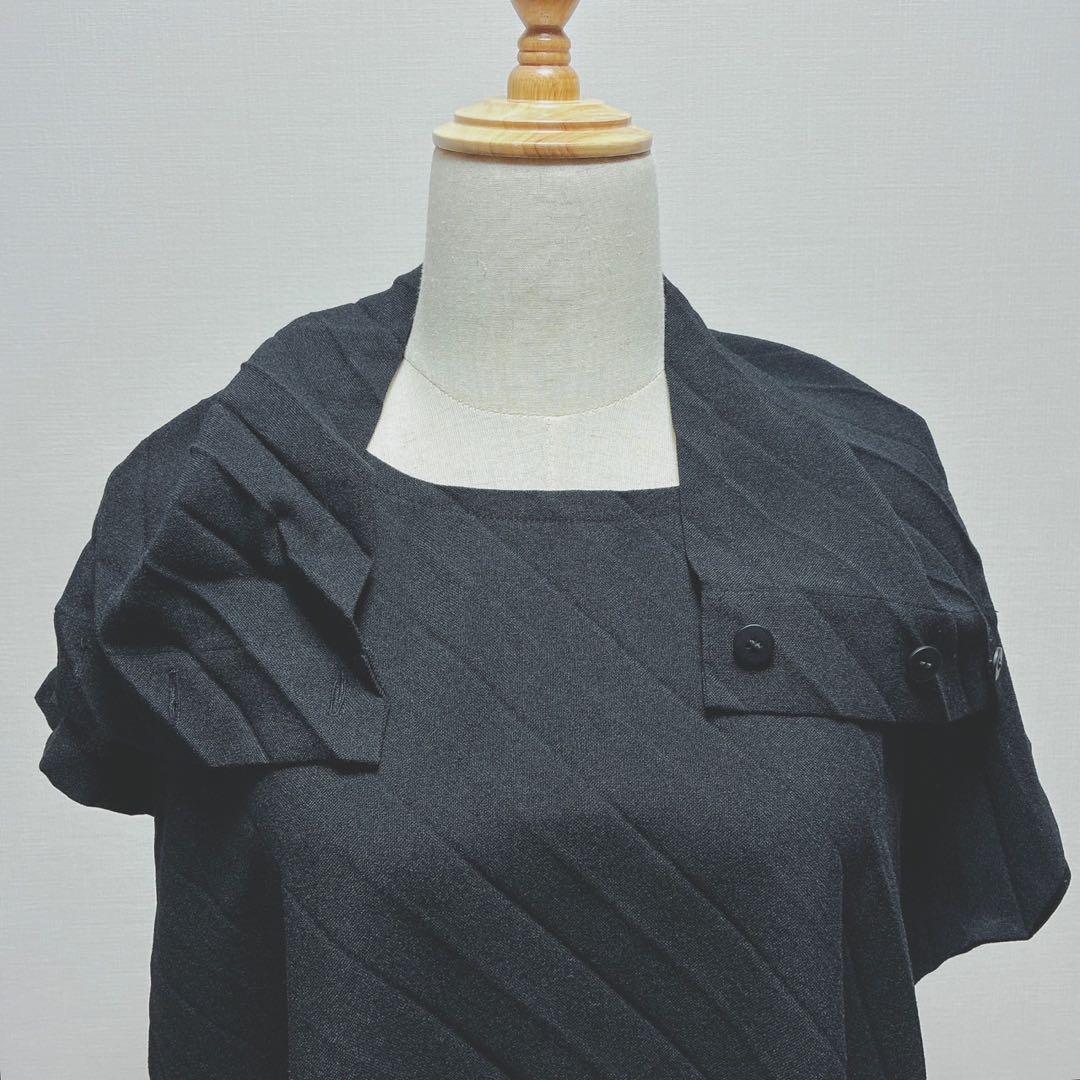 ミーイッセイミヤケ　ボタン付き変形ハイネック　プリーツ　トップス　チュニック　黒