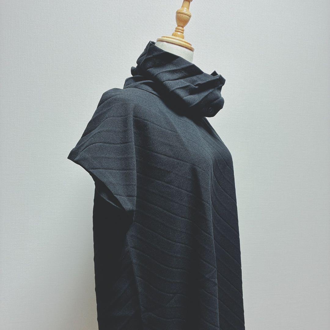 ミーイッセイミヤケ　ボタン付き変形ハイネック　プリーツ　トップス　チュニック　黒