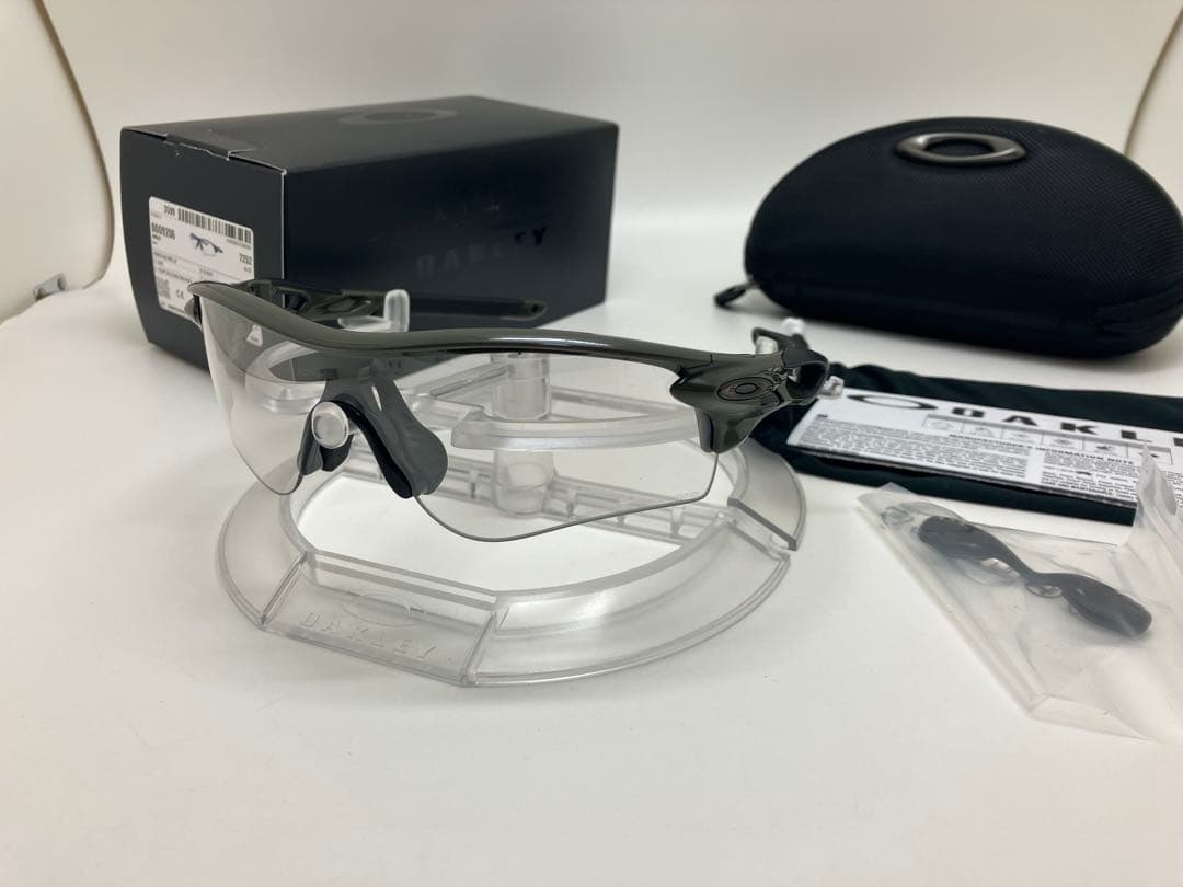 オークリー レーダーロック　RADARLOCK 調光 サングラス