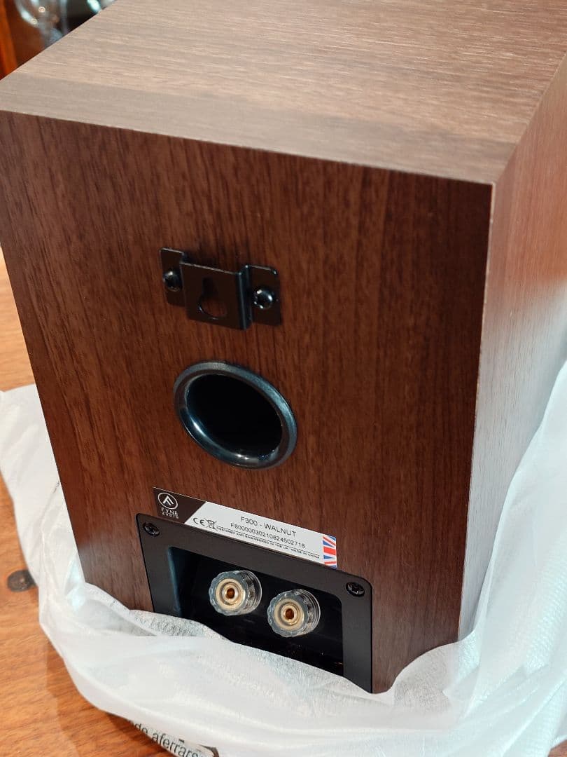 ファインオーディオ　FYNE AUDIO F３００ ウォールナット