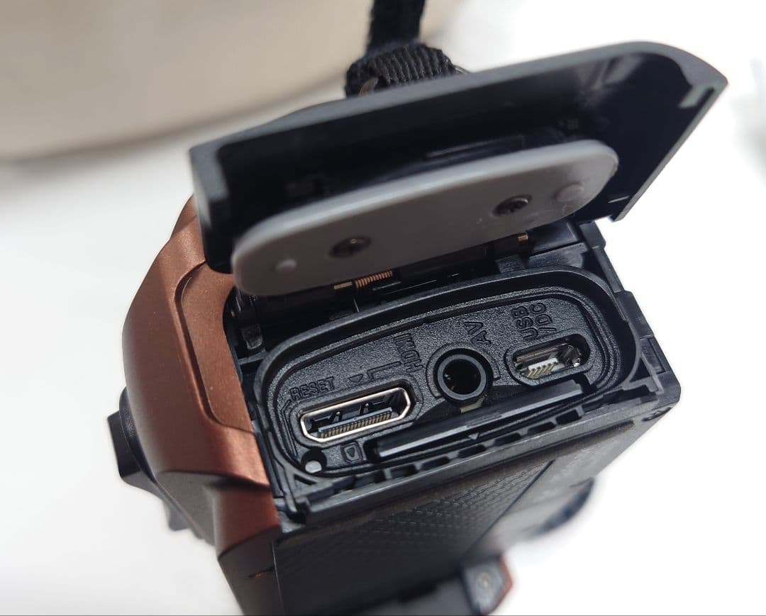 美品 JVC Everio R QUAD PROOF ビデオカメラ本体