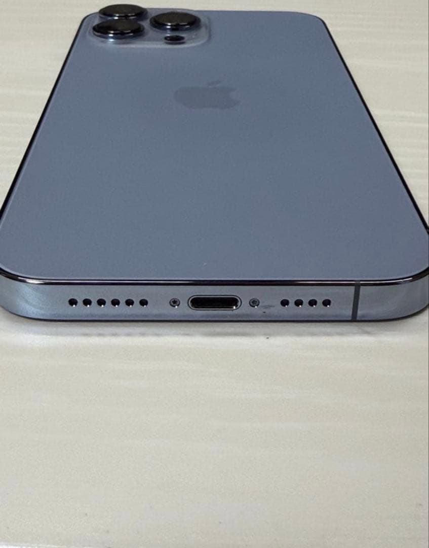 iPhone13 Pro Max SIMフリーとiPad Air極美品キーボード