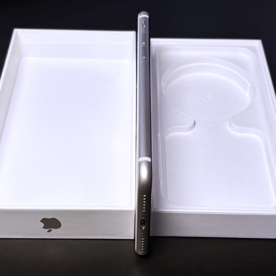 【美品】iPhone SE 第3世代 128GB スターライト SIMフリー