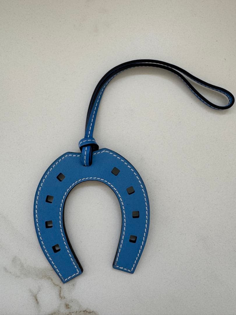 HERMES エルメス馬蹄型レザーチャーム　青　美品