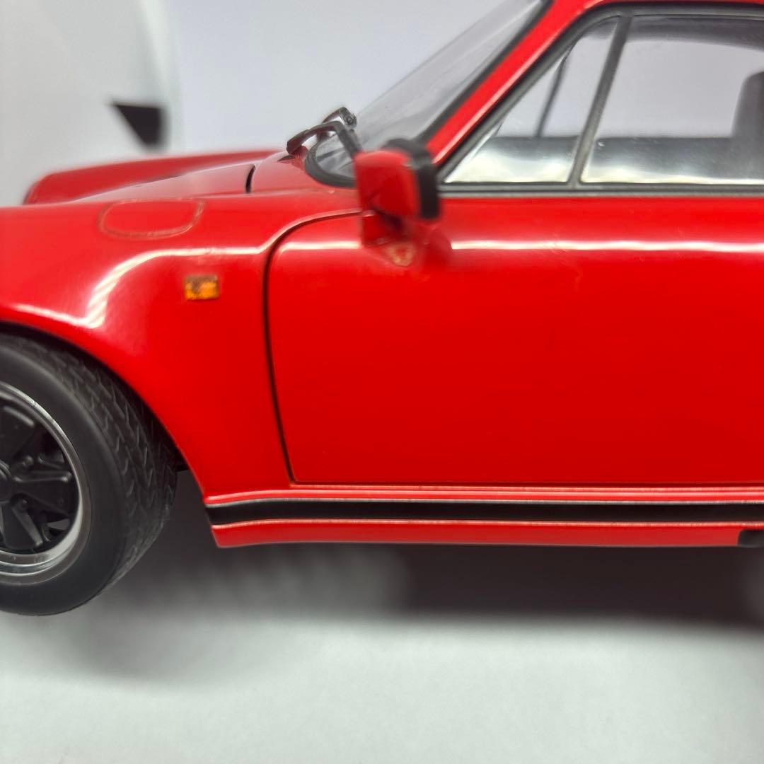 ビ*ト様 オートアート　ポルシェ911ターボ　930 AUTOart 1/18