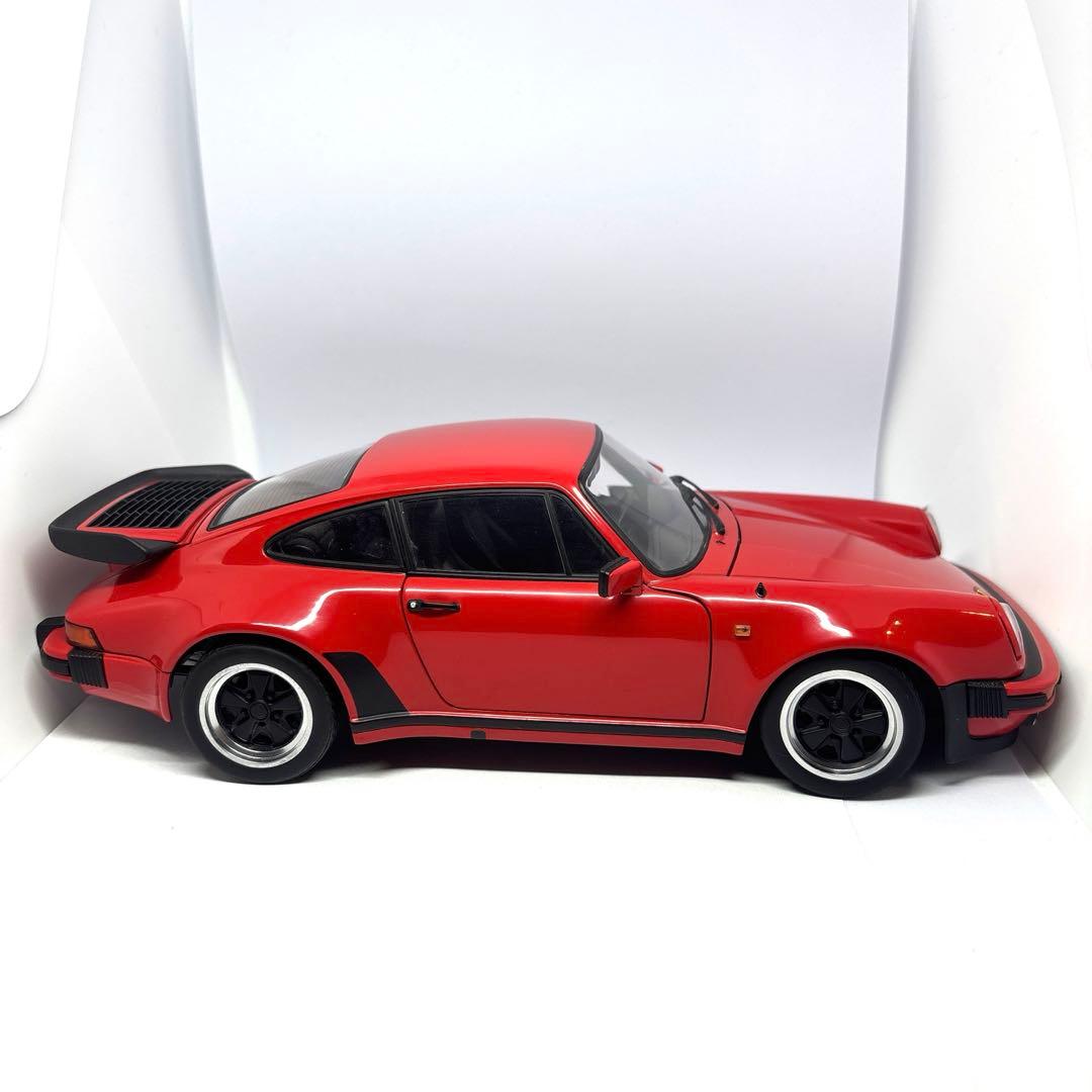 ビ*ト様 オートアート　ポルシェ911ターボ　930 AUTOart 1/18