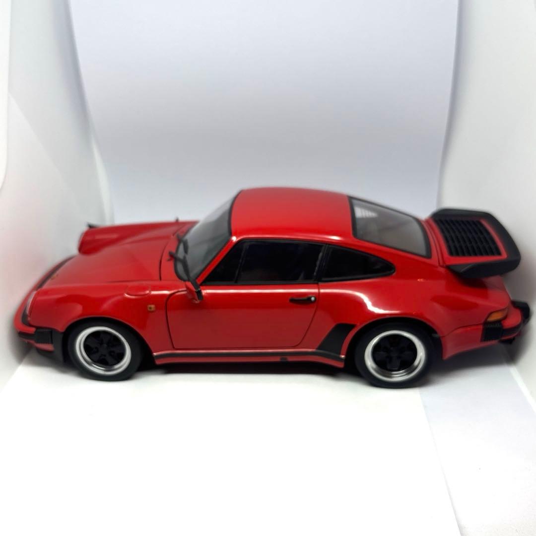 ビ*ト様 オートアート　ポルシェ911ターボ　930 AUTOart 1/18