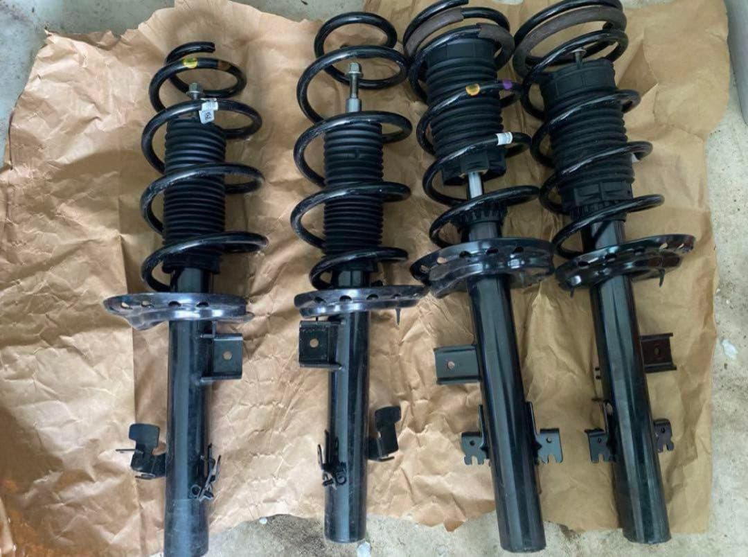 レンジローバーイヴォーク　ショックアブソーバー　サスペンション